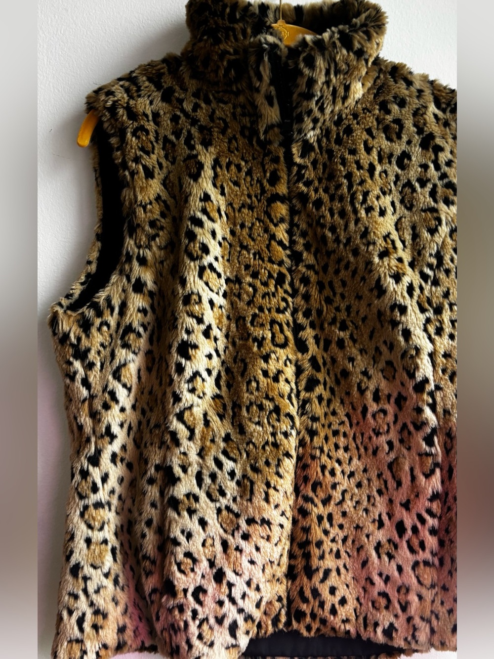 Kristen Blake Reversible Faux
Fur Vest Cheetah Black S Like New condition